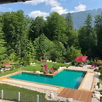 Hotel Bayern - Adults Only - Mit Zugspitzblick - Eibsee-naehe - Wellnessbereich - Naturpool Im Sommer