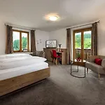 Hotel Bayern - Adults Only - Mit Zugspitzblick - Eibsee-naehe - Wellnessbereich - Naturpool Im Sommer Grainau