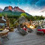 Bayern - Adults Only - Mit Zugspitzblick - Eibsee-naehe - Wellnessbereich - Naturpool Im Sommer Hotel 4*