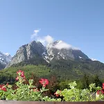 Bayern - Adults Only - Mit Zugspitzblick - Eibsee-naehe - Wellnessbereich - Naturpool Im Sommer Hotel 4*