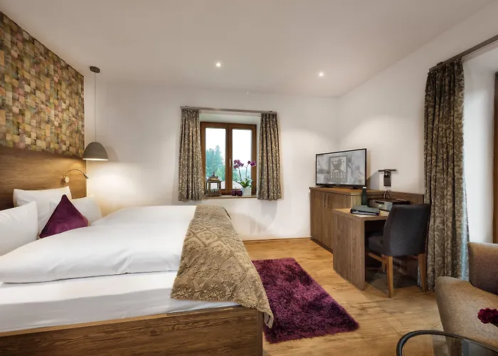 Hotel Bayern - Adults Only - Mit Zugspitzblick - Eibsee-naehe - Wellnessbereich - Naturpool Im Sommer