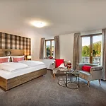 Bayern - Adults Only - Mit Zugspitzblick - Eibsee-naehe - Wellnessbereich - Naturpool Im Sommer Hotel Grainau