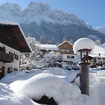 Ξενοδοχείο Bayern - Adults Only - Mit Zugspitzblick - Eibsee-naehe - Wellnessbereich - Naturpool Im Sommer