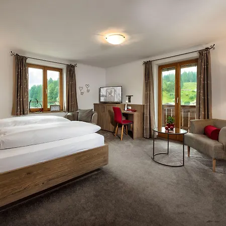 酒店 Bayern - Adults Only - Mit Zugspitzblick - Eibsee-naehe - Wellnessbereich - Naturpool Im Sommer 格赖瑙