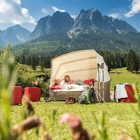 酒店 Bayern - Adults Only - Mit Zugspitzblick - Eibsee-naehe - Wellnessbereich - Naturpool Im Sommer 格赖瑙
