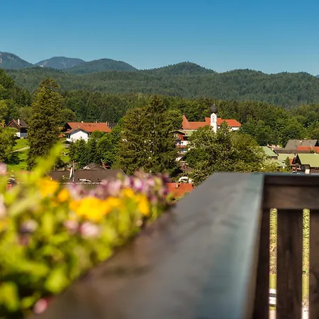 酒店 Bayern - Adults Only - Mit Zugspitzblick - Eibsee-naehe - Wellnessbereich - Naturpool Im Sommer 格赖瑙