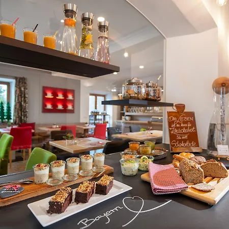 酒店 Bayern - Adults Only - Mit Zugspitzblick - Eibsee-naehe - Wellnessbereich - Naturpool Im Sommer 格赖瑙