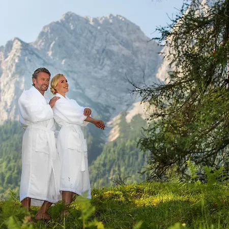 Bayern - Adults Only - Mit Zugspitzblick - Eibsee-naehe - Wellnessbereich - Naturpool Im Sommer Hotel 4*