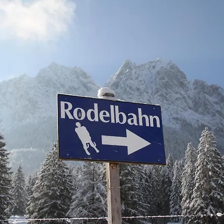 Hotel Bayern - Adults Only - Mit Zugspitzblick - Eibsee-naehe - Wellnessbereich - Naturpool Im Sommer